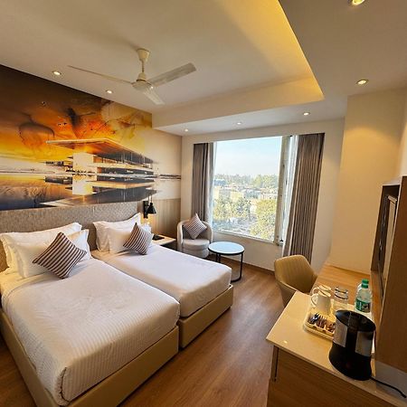 Tulip Inn Zirakpur Экстерьер фото