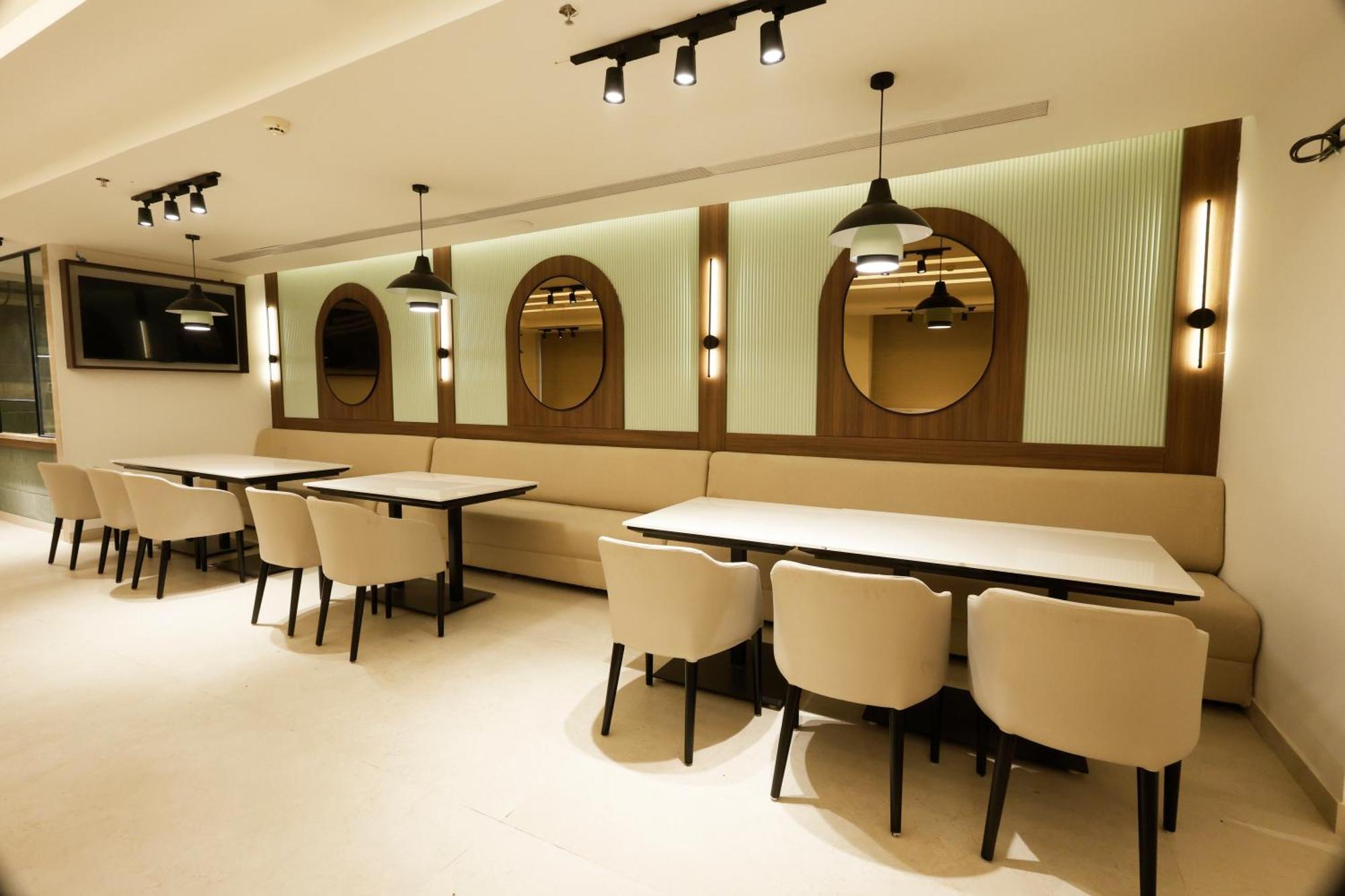Tulip Inn Zirakpur Экстерьер фото