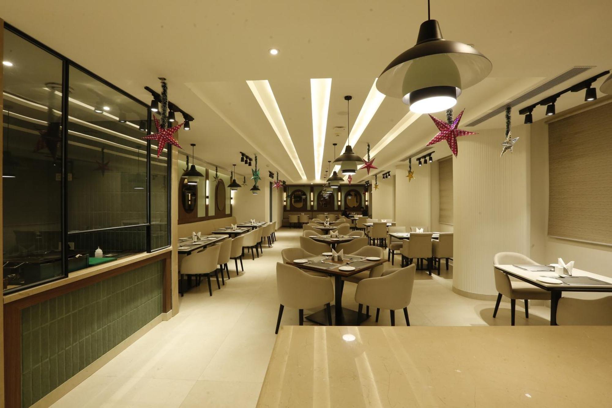 Tulip Inn Zirakpur Экстерьер фото