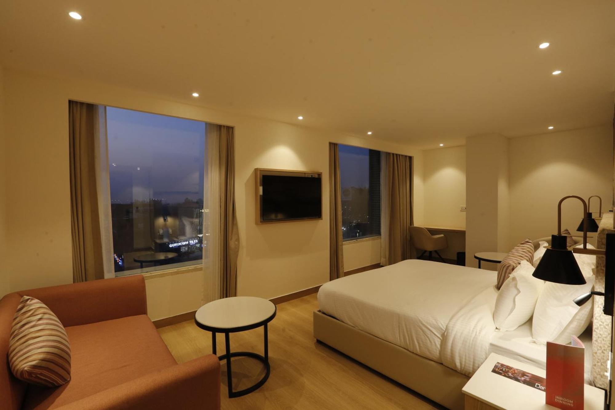 Tulip Inn Zirakpur Экстерьер фото