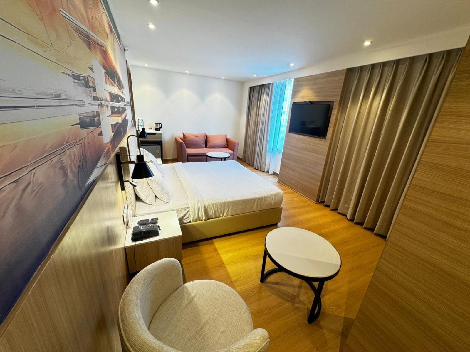Tulip Inn Zirakpur Экстерьер фото