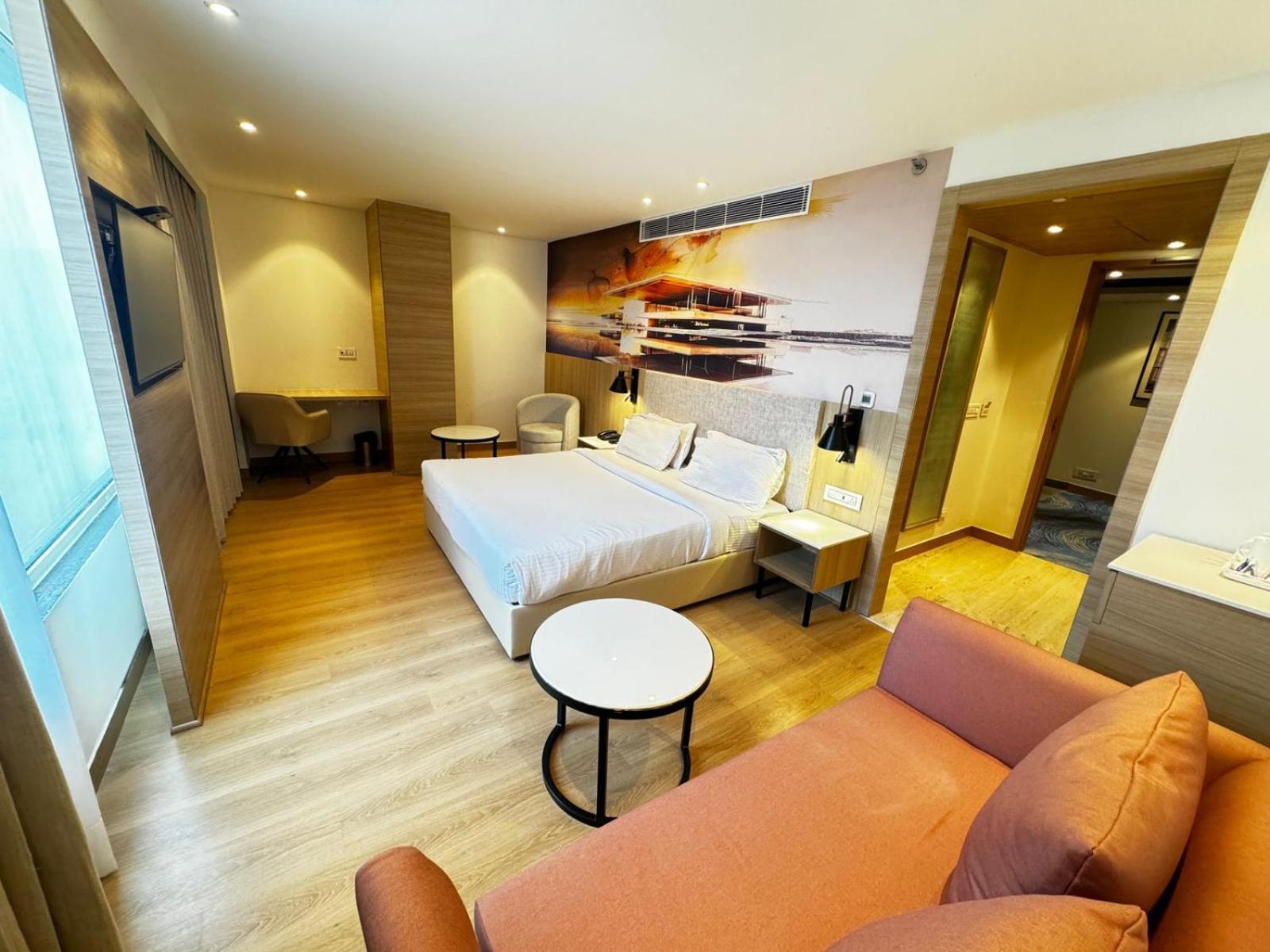 Tulip Inn Zirakpur Экстерьер фото